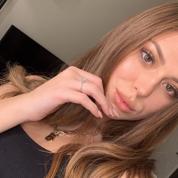 Meet your Posher, Jennifer - Picture 1 of 1